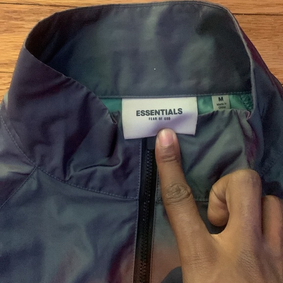 Essential Jacket - Picture 3 of 4